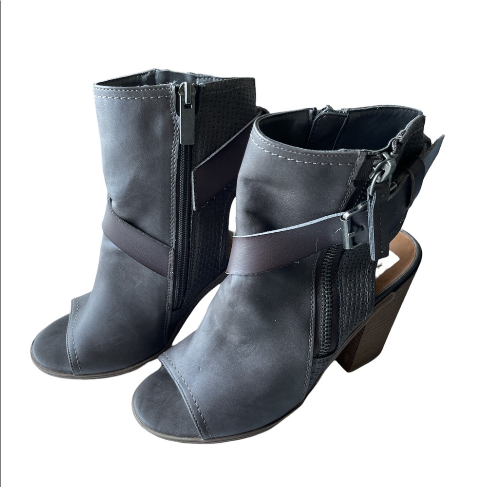 DV peep toe heels